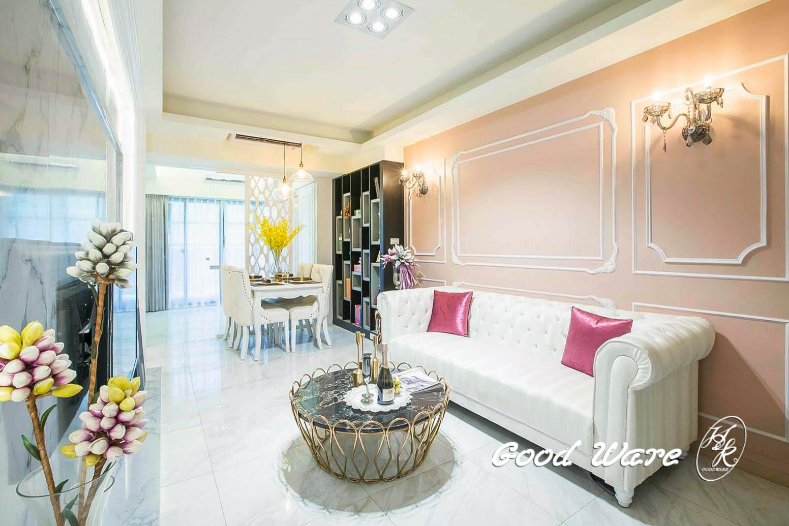 Flexible moldings