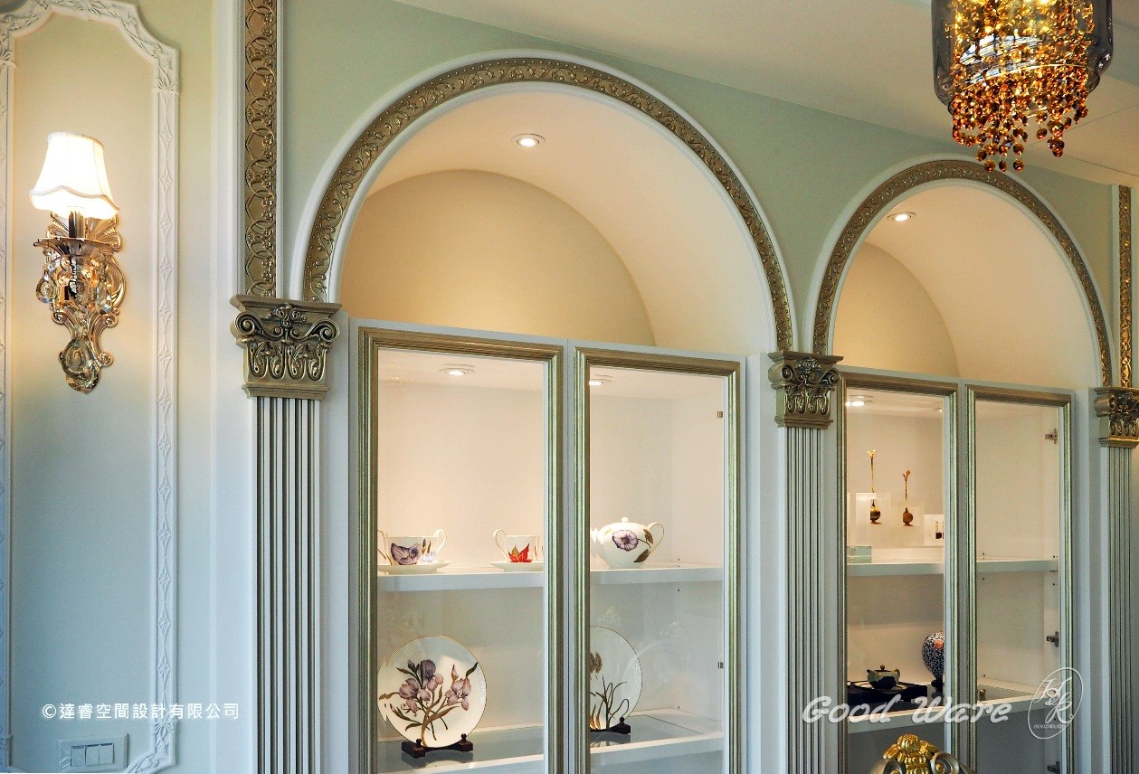 Rococo molding