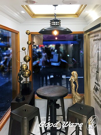 moulding store