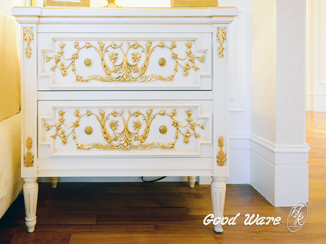 Gold mouldings